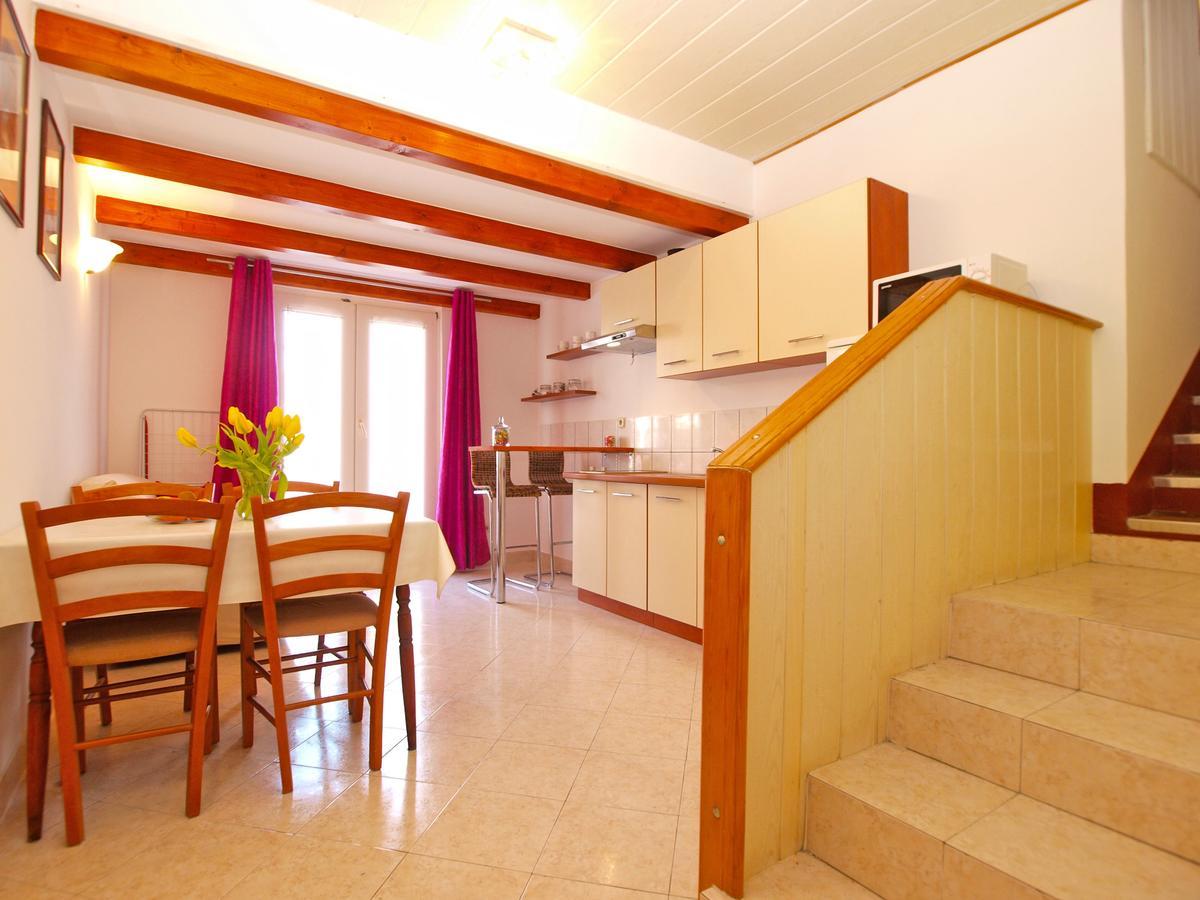 Doris 1558 Apartma Pula