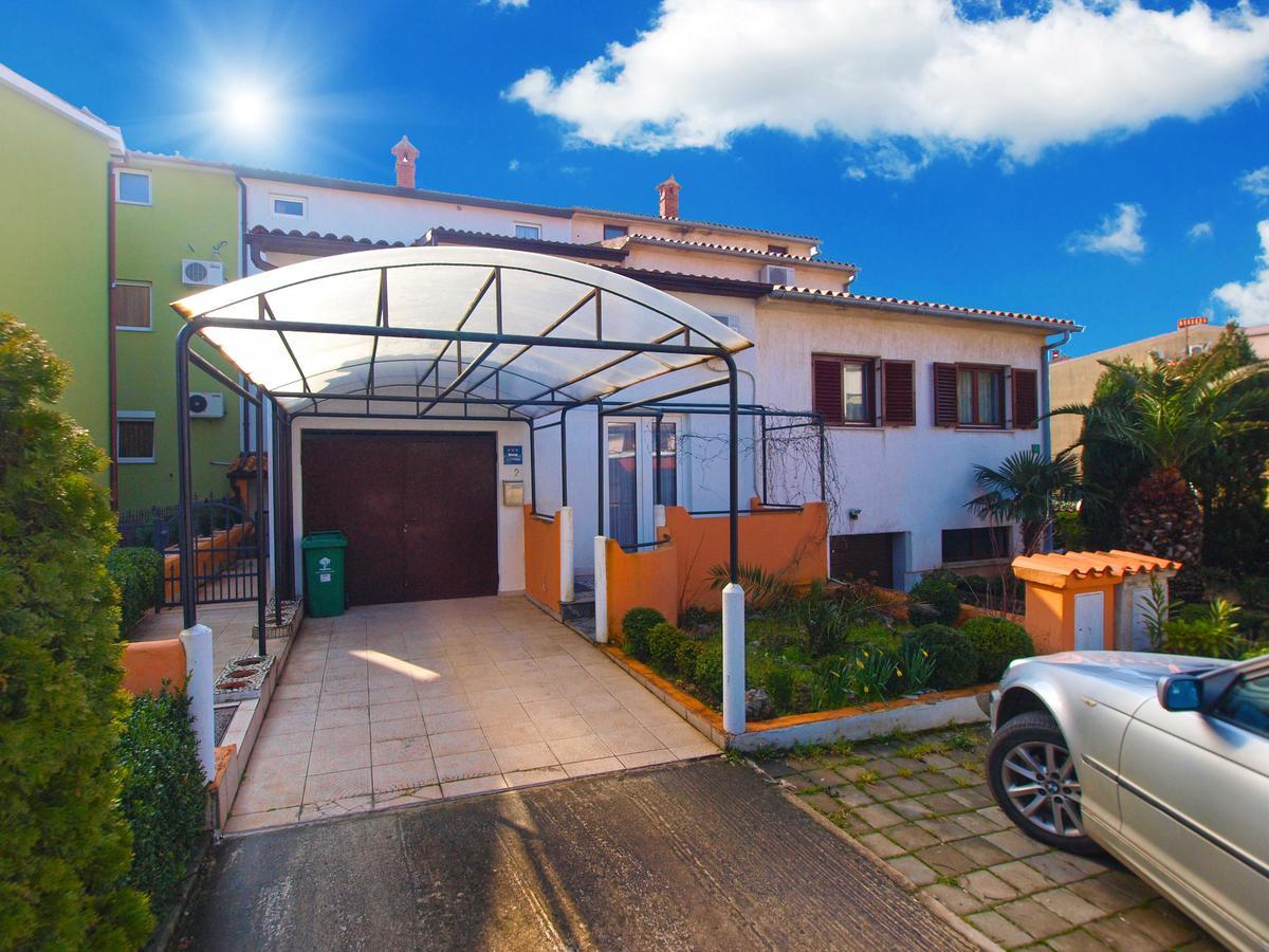 Doris 1558 Apartma *